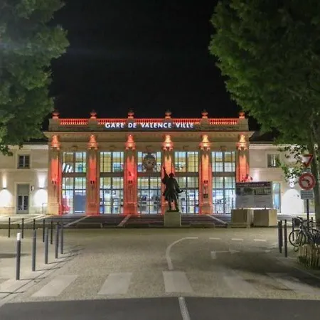 Beau Centre Paul Bert アパート ヴァランス